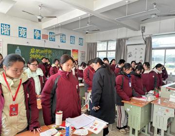 经贸系“仪容仪表规范周”活动进行中