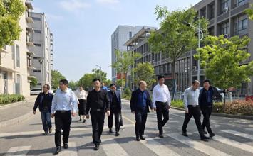 如东教育考察团来海安中专开展交流学习活动