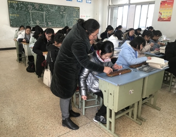 轮椅逐梦—经贸系情暖学子