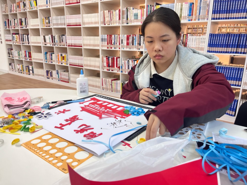 海安中专成功举办“阳光下成长”书法、美术比赛